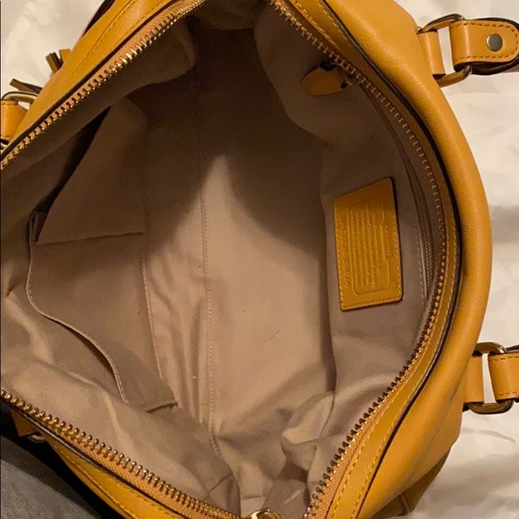 Coach 23574 Legacy handbag - Picture 3 of 4